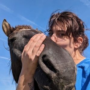 Meet your Posher, Caiti